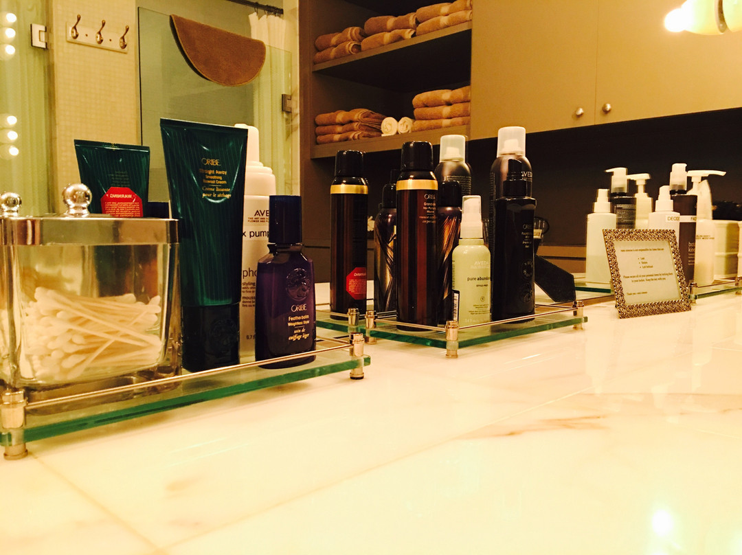 Rumi Simone Spa Salon Boutique-莱克奥斯韦戈必去景点