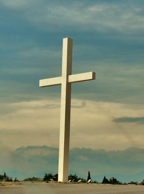 The Cross along the road景点图片