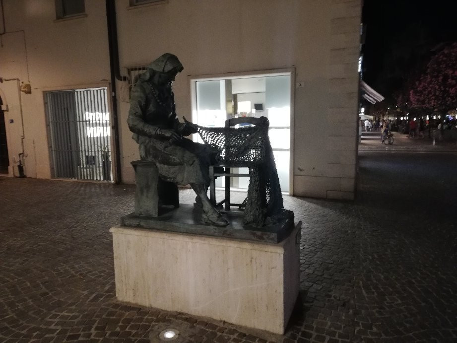 Monumento Alla Retara-圣贝内代托-德尔特龙托必去景点