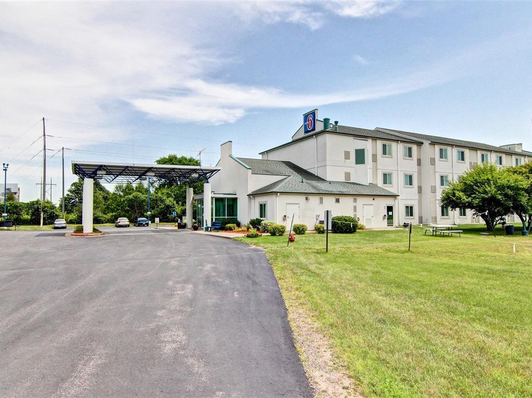 Motel 6 Menomonie, WI主图