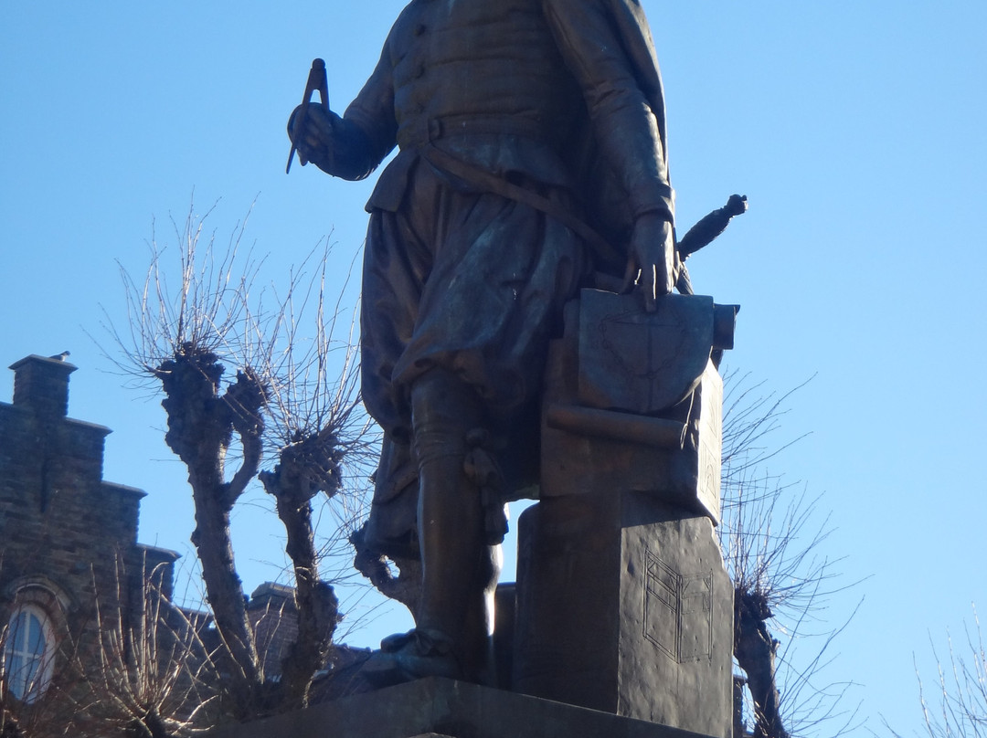 Square and Statue of Simon Stevin-布鲁日必去景点