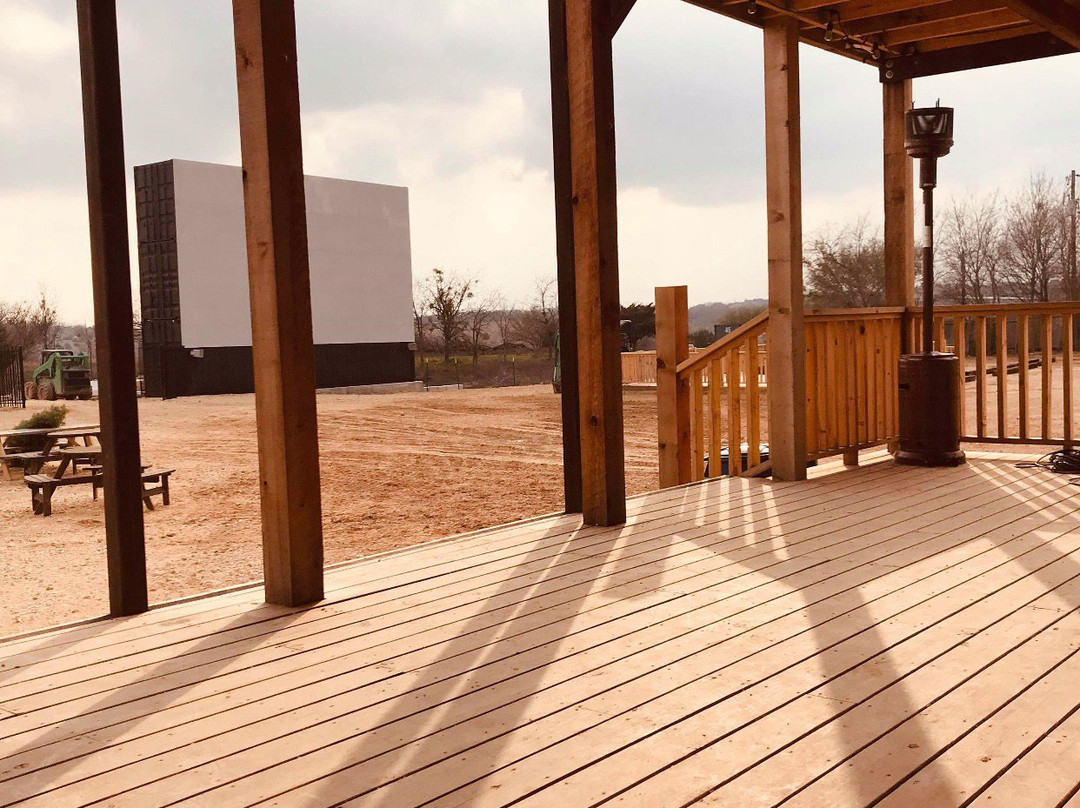 Doc's Drive In Theatre-Buda必去景点