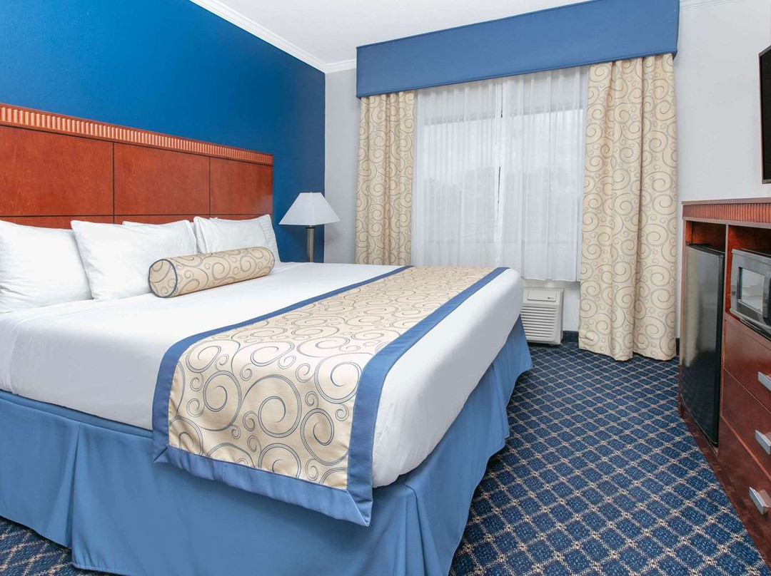 贝斯特韦斯特马科姆旅馆&套房酒店主图