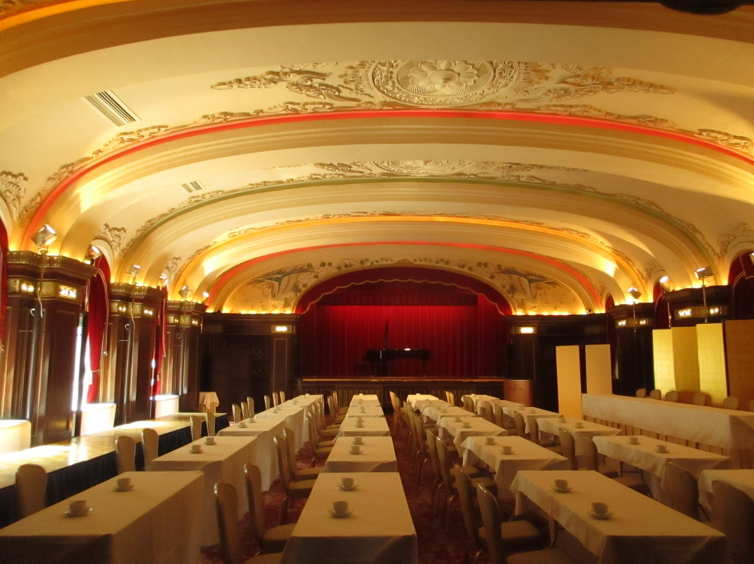 新格兰酒店主图