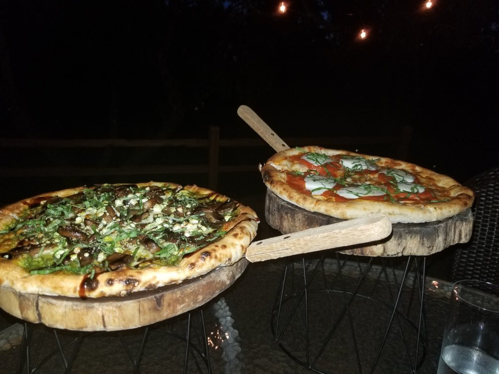 Mitas Hill Vineyard-麦金尼必去景点