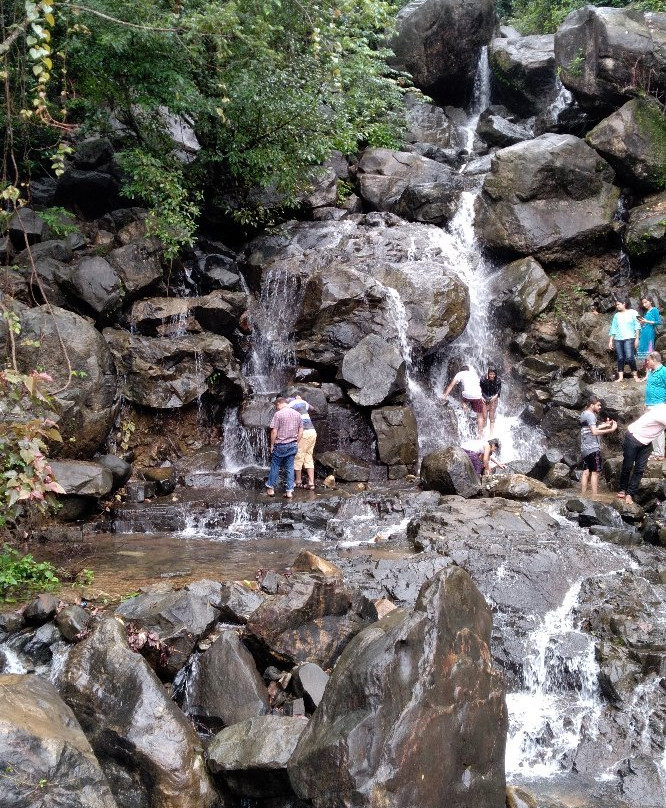 Anashi Waterfall景点图片