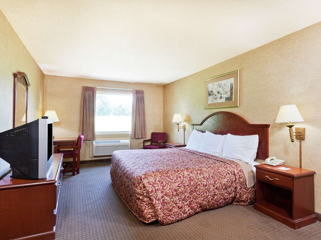 Days Inn & Suites by Wyndham Wynne主图