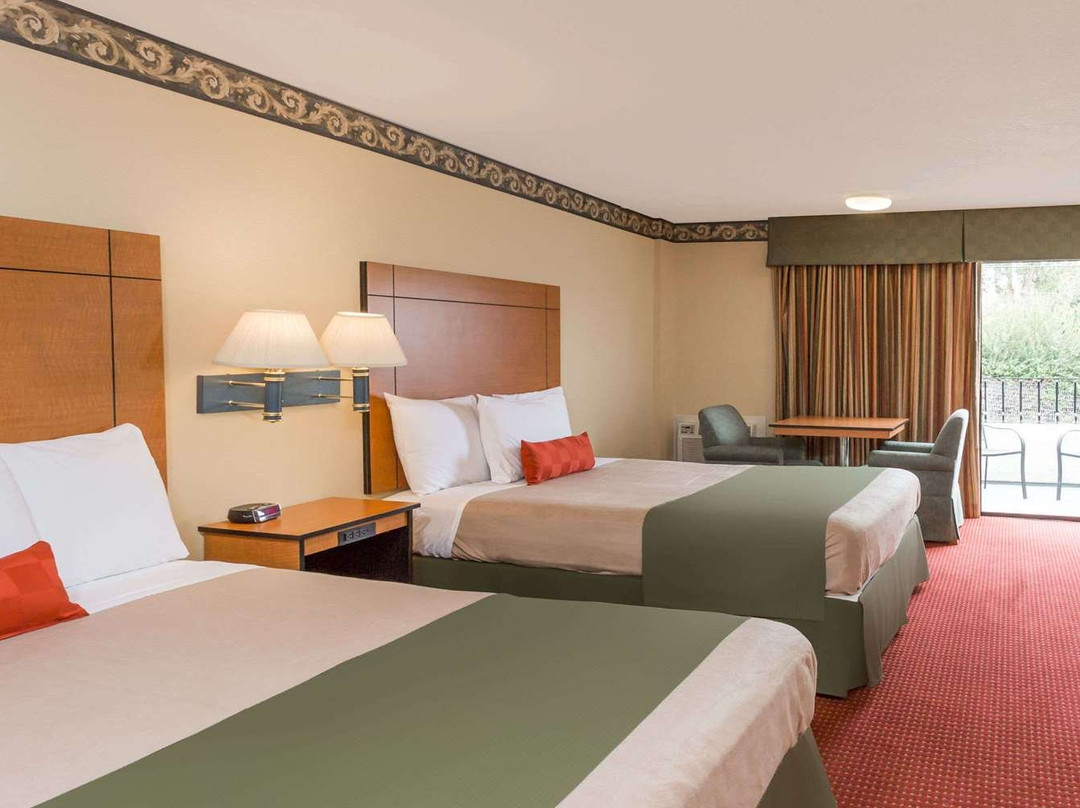 Travelodge by Wyndham圣克莱门特海滩酒店主图