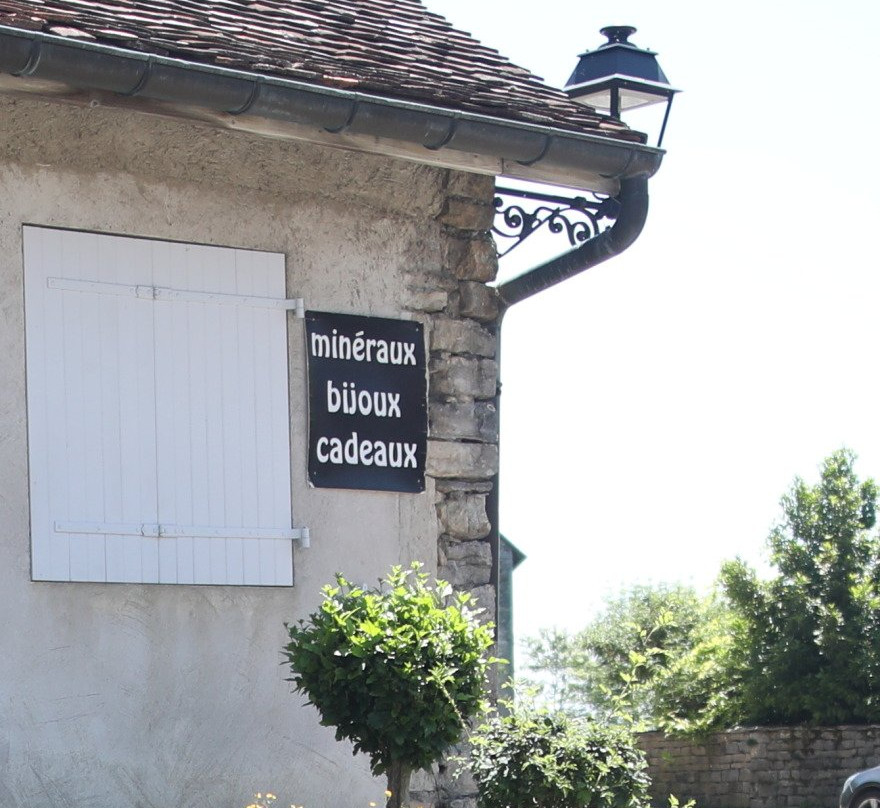 La Cave Aux Trésors-Chateau Chalon必去景点