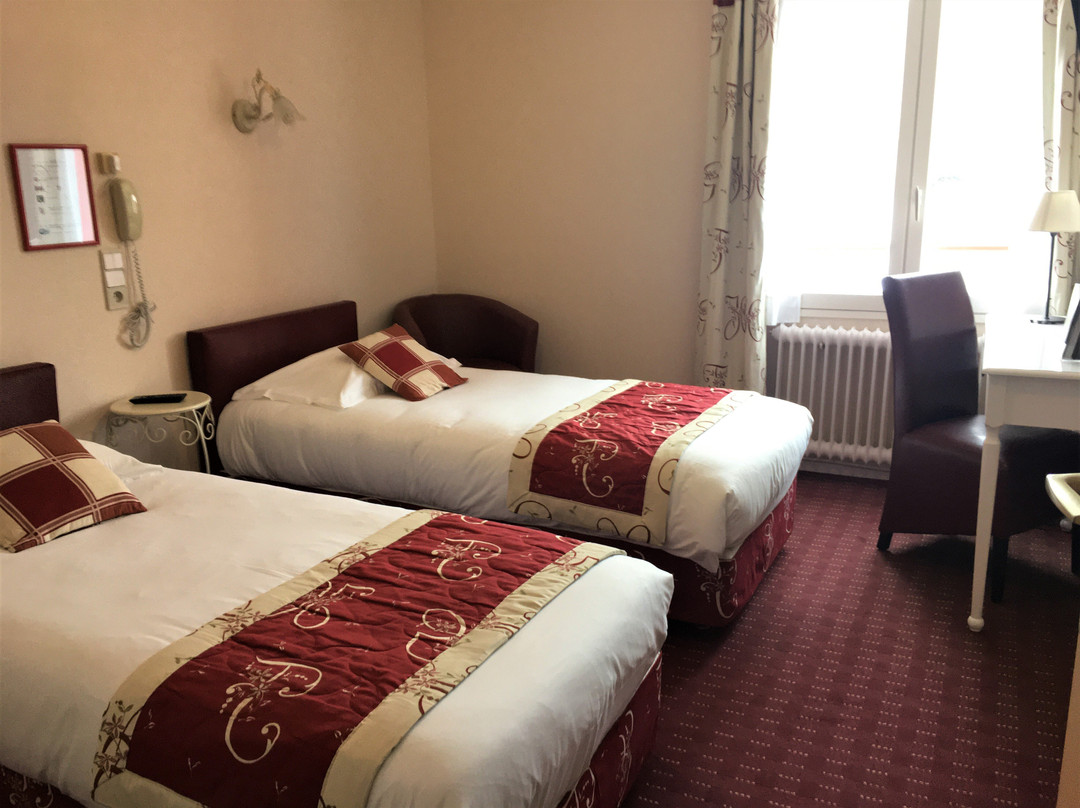 HOTEL LE GRILLON CHAMBON-SUR-LAC