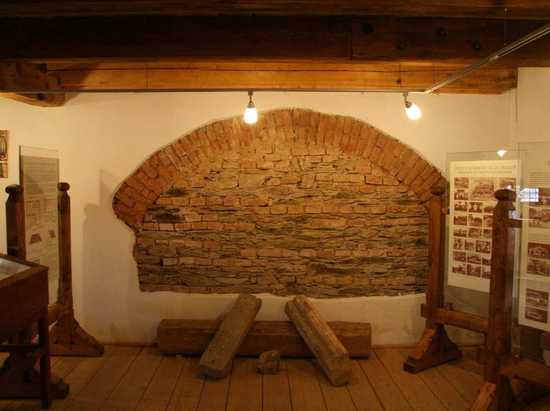 Baroque granary  Ludéřov-Drahanovice必去景点