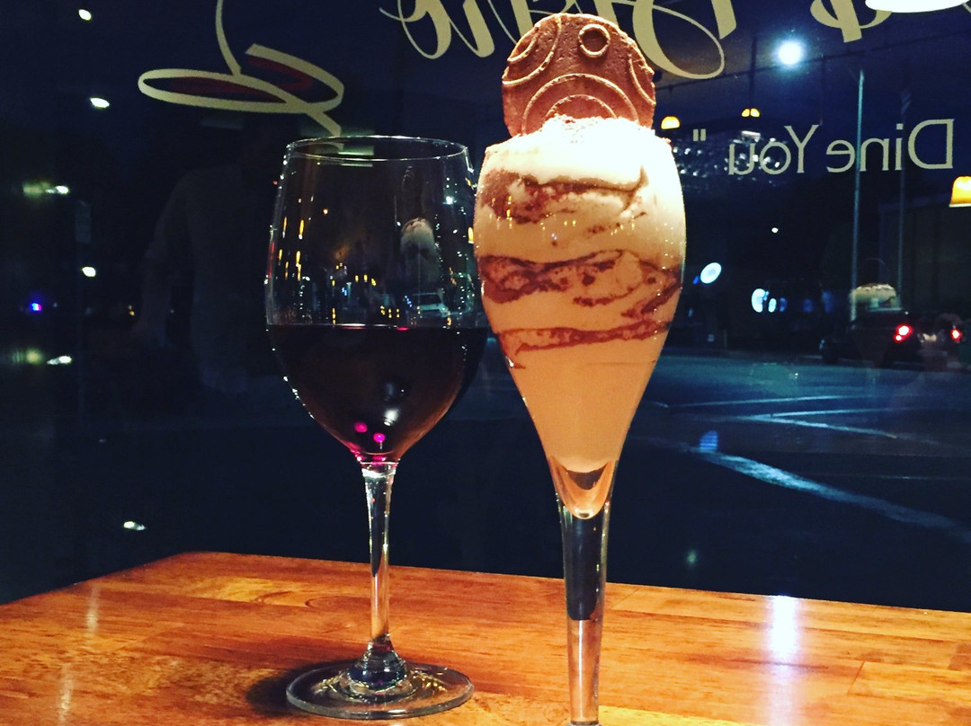 The Wine Bar & Bistro-怀里卡必去景点