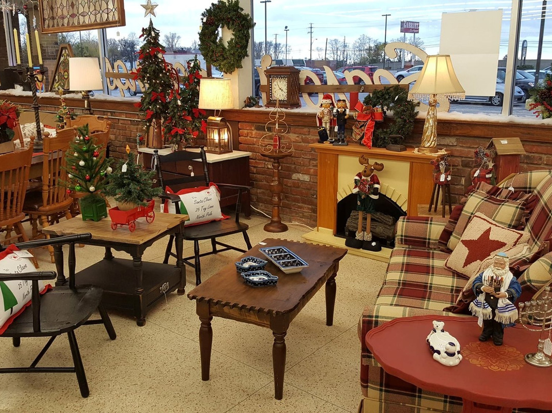 Antiques & Uniques景点图片
