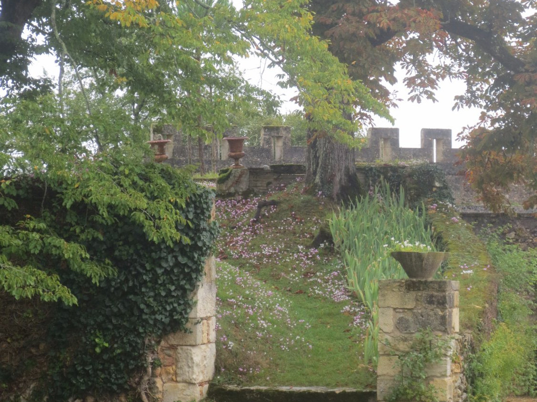 Chateau de Montreal-Issac必去景点