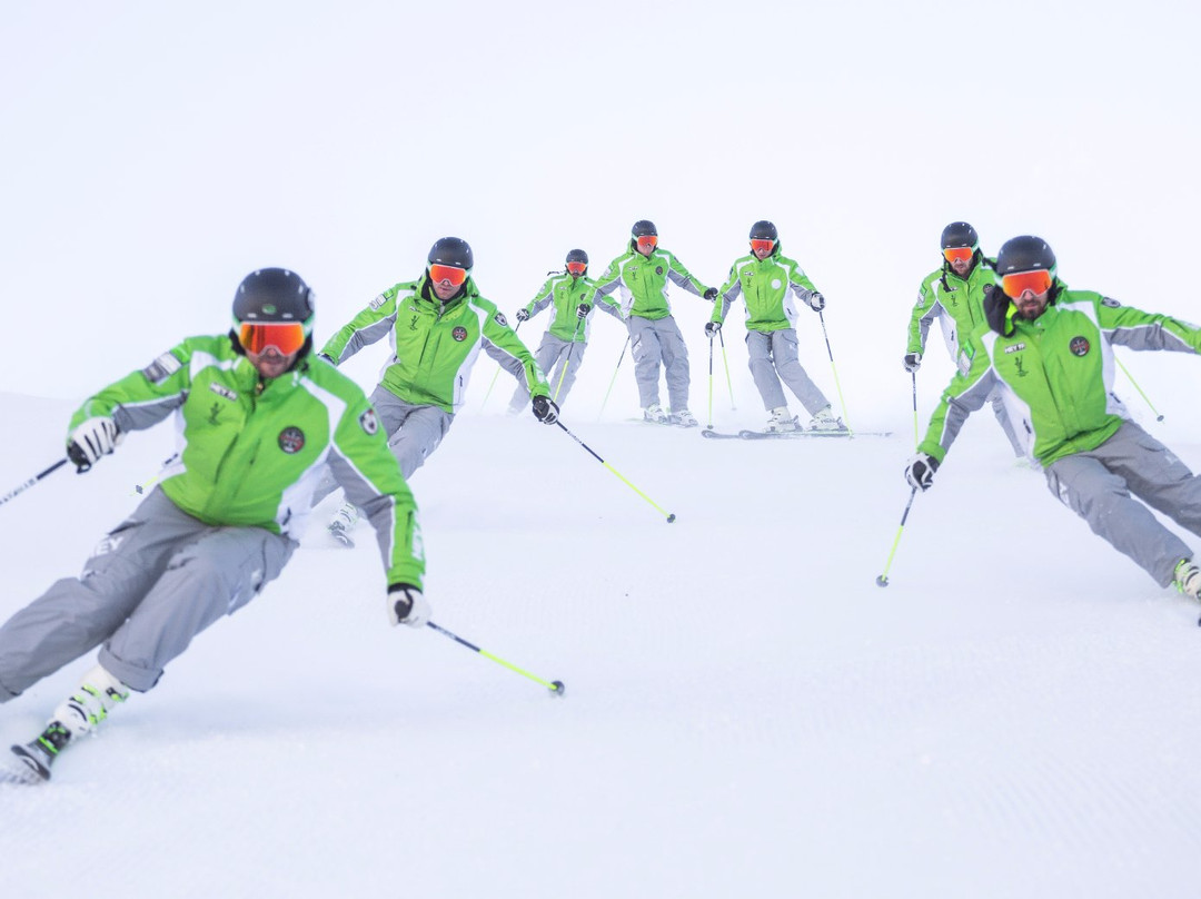 Maestri sci e snowboard Trentino Ski Emotion-平佐洛必去景点