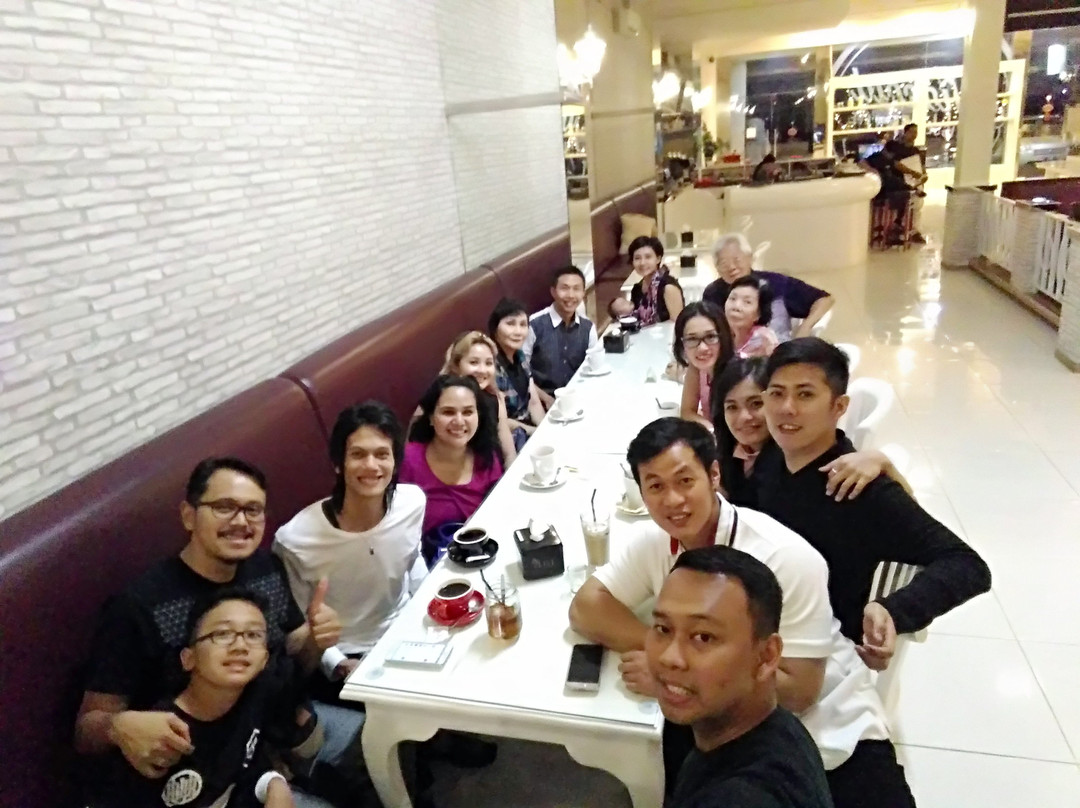 Hideout Patisserie & Cafe