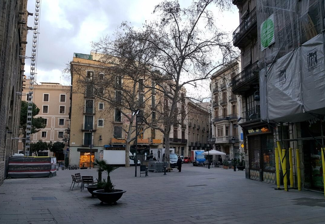 Plaça de Sant Josep Oriol-巴塞罗那必去景点