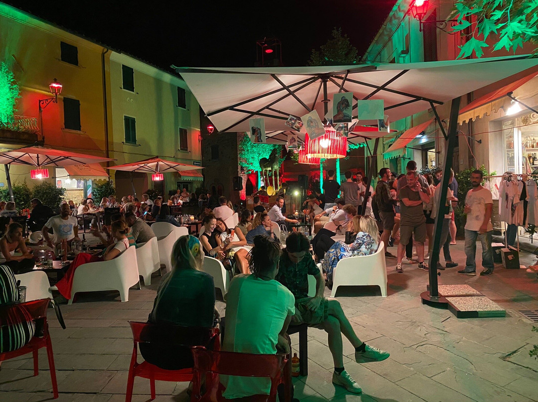 Fabbrica餐馆和美食-Un cricri nel silenzio