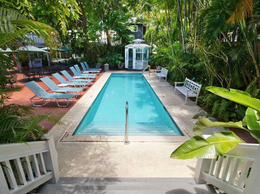 安布罗西亚基韦斯特酒店