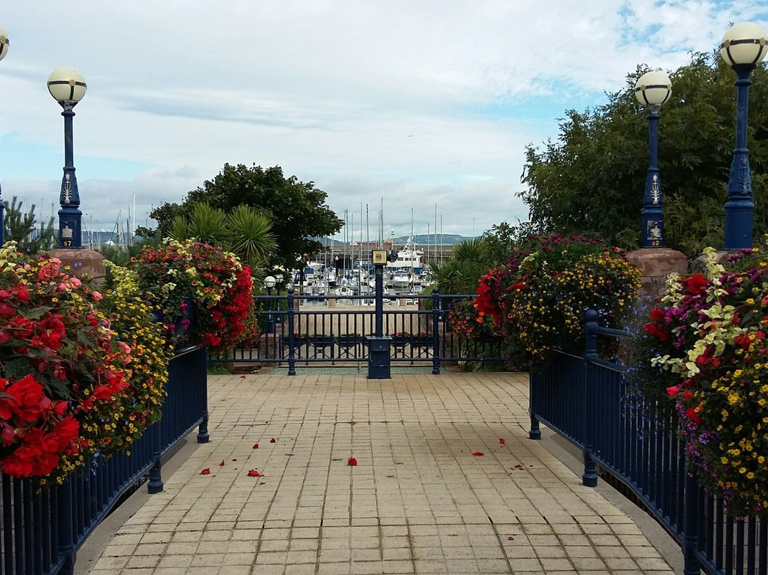 Sunken Gardens and North Pier景点图片