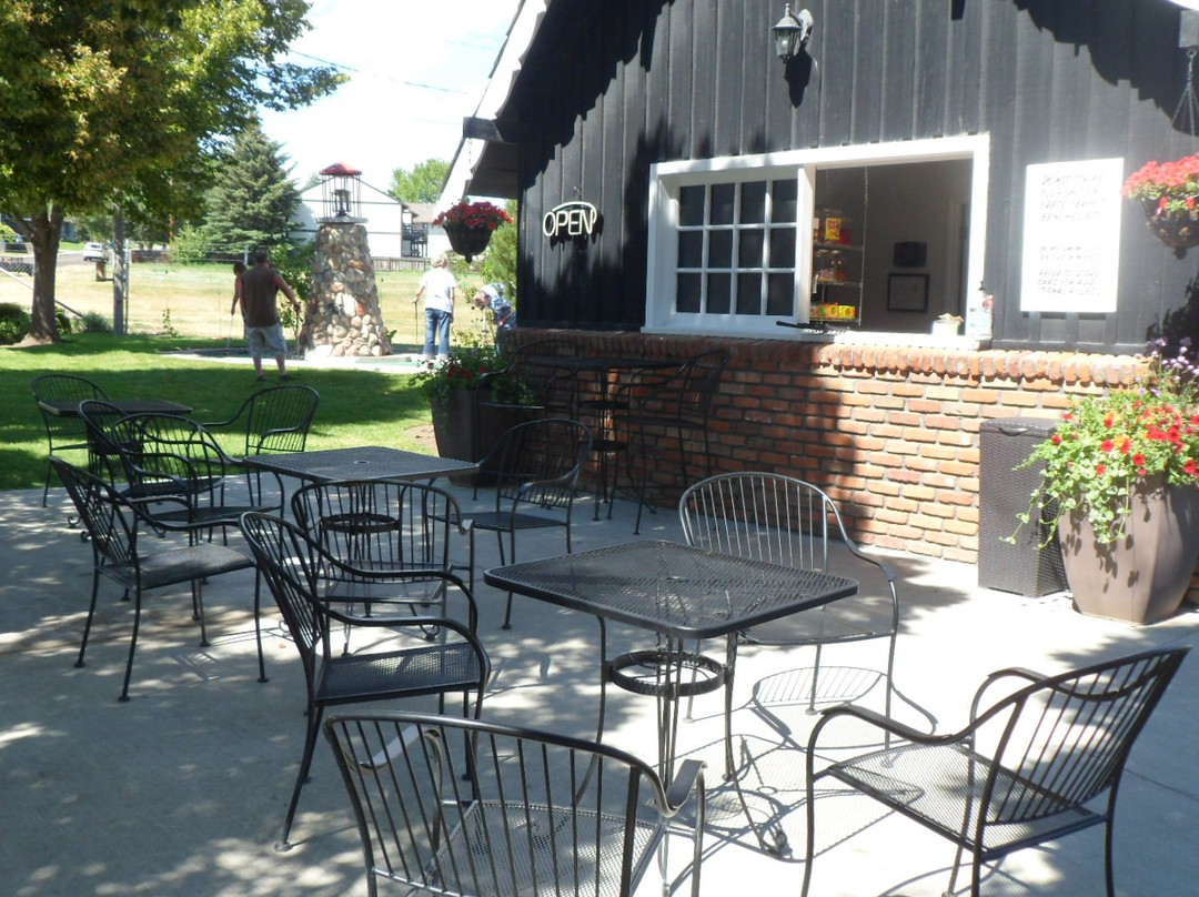 Valley View Garden Golf-大瀑布市必去景点