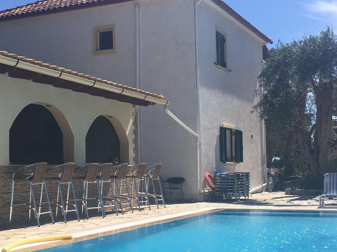 Olympia Paxos Apartment主图