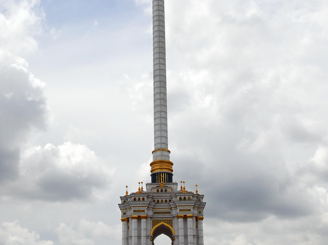 Stele with the Emblem of Tajikistan景点图片