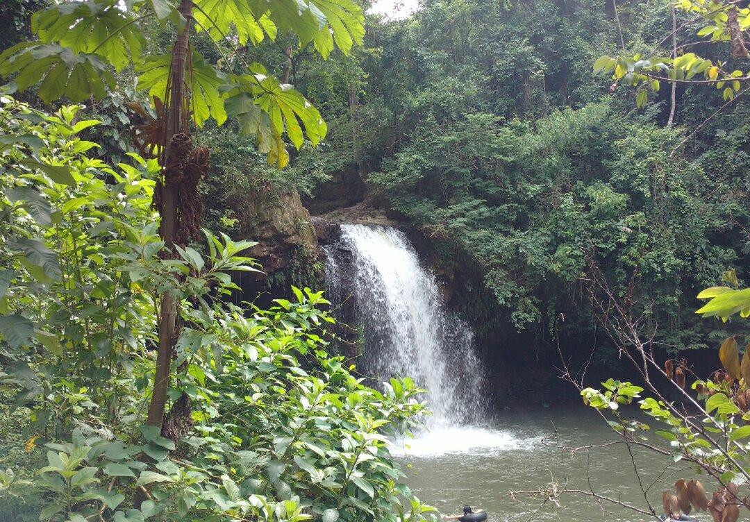 Aguas da Prata旅游景点-Cachoeira Cascatinha