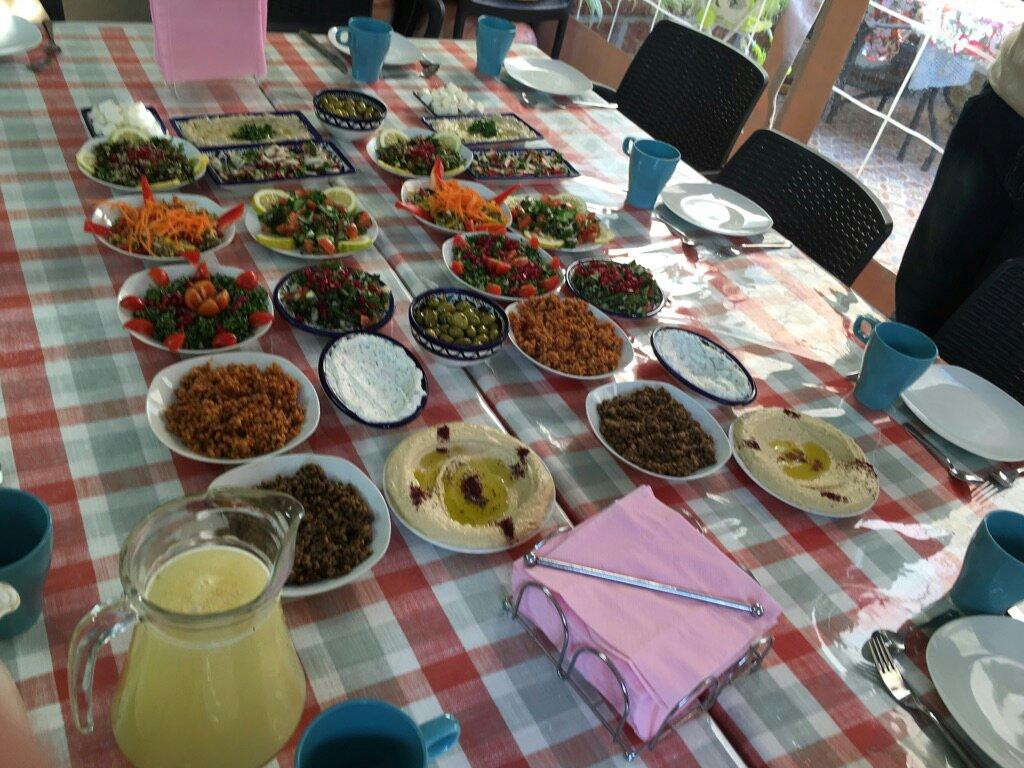 Alexandra House主图