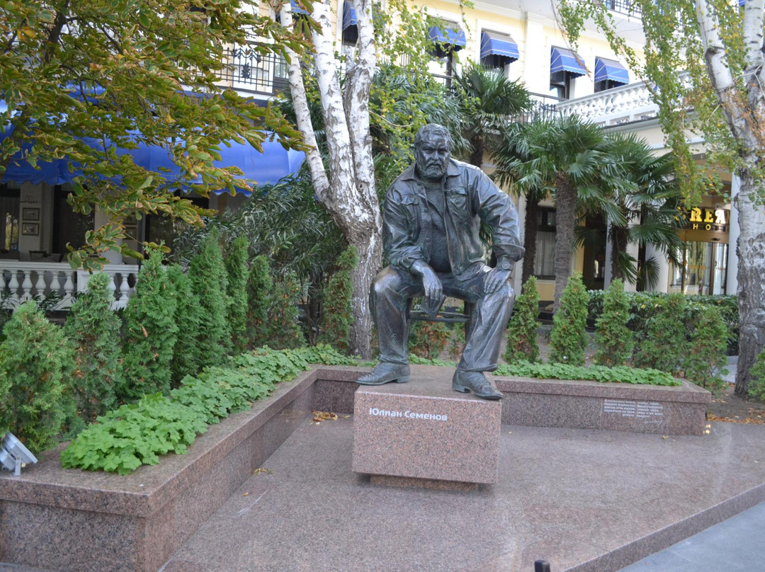 Monument to Yulian Semenov