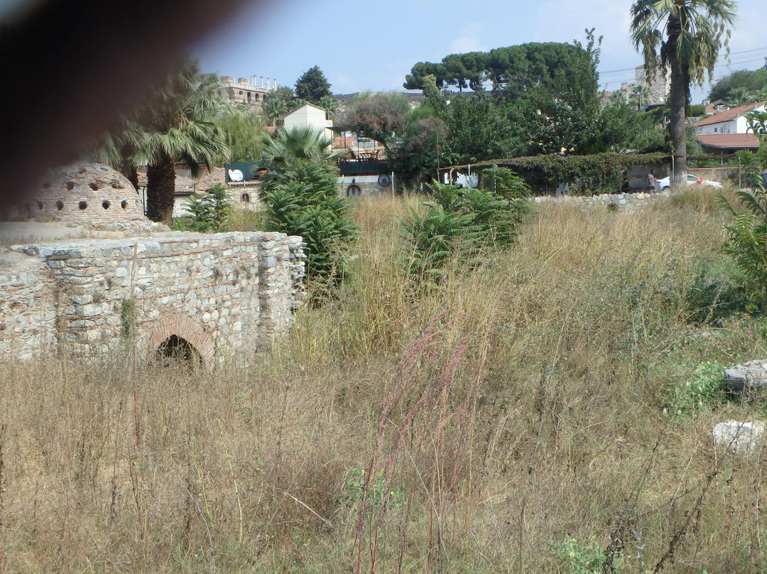Ruins of an Old Hamam-塞尔丘克必去景点
