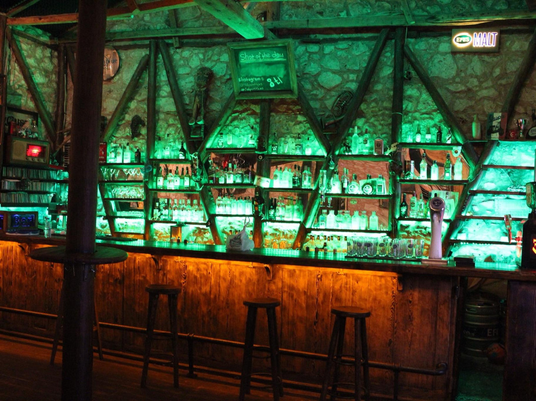 Redpoint Cafe & Bar-卡斯必去景点