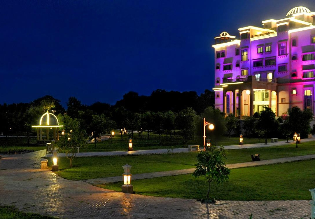 Piyush Palace Hotel主图