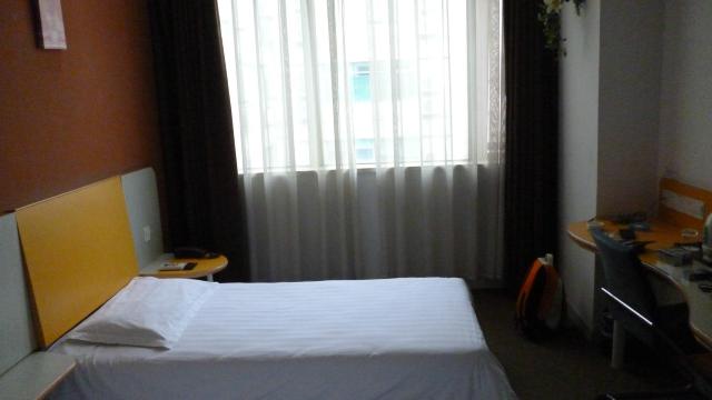 莫泰酒店-上海虹井路店-客卧