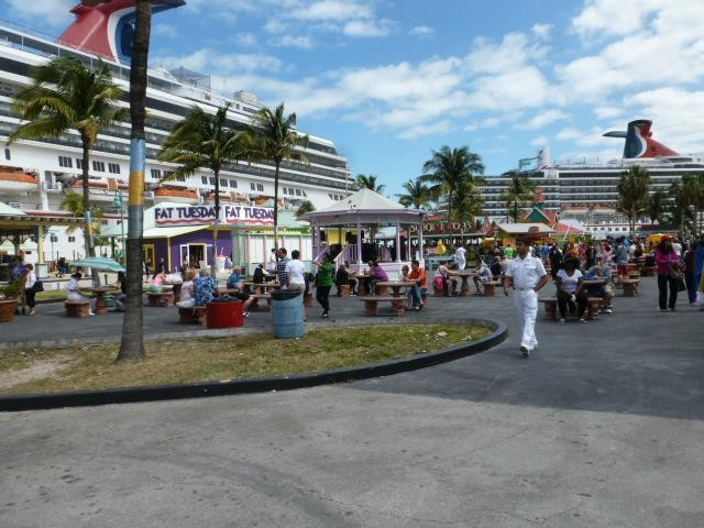 The Bahamas' Arts and Straw Market-弗里波特必去景点