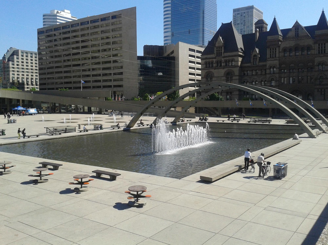 弥敦菲腊广场-多伦多必去景点