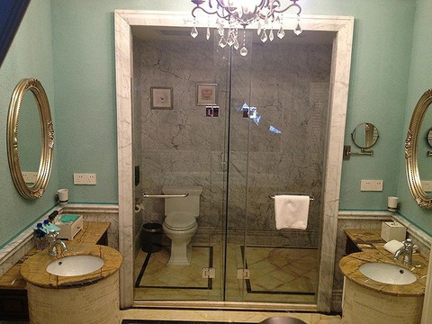 宏泉艾瑞酒店主图