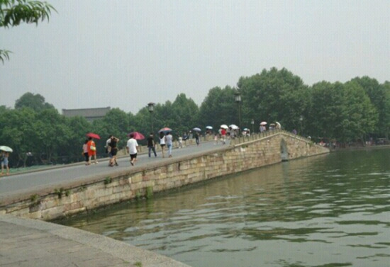 断桥残雪-杭州市必去景点