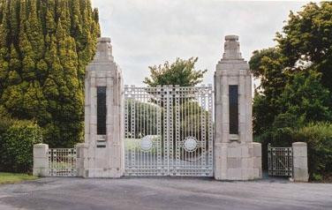 The Victoria Park Memorial Gates景点图片