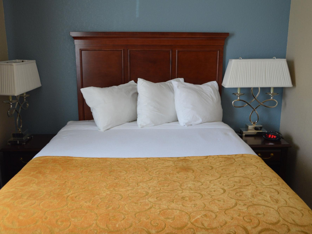 Green Acres Hotel主图