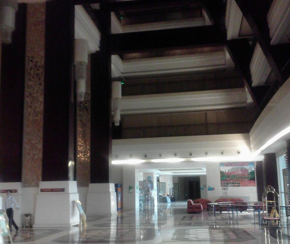 汤泉春天高尔夫酒店主图