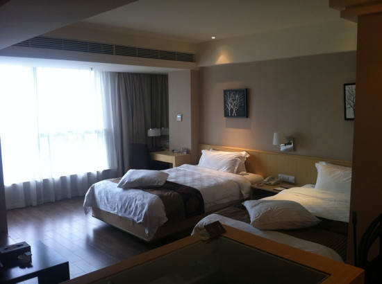 丽兹大酒店主图