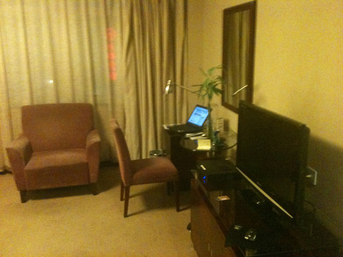 山西华苑宾馆（太原站西广场地铁站店）主图