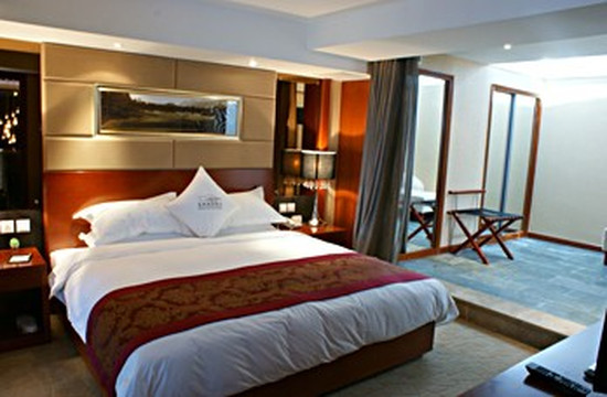 昆明湖景酒店主图