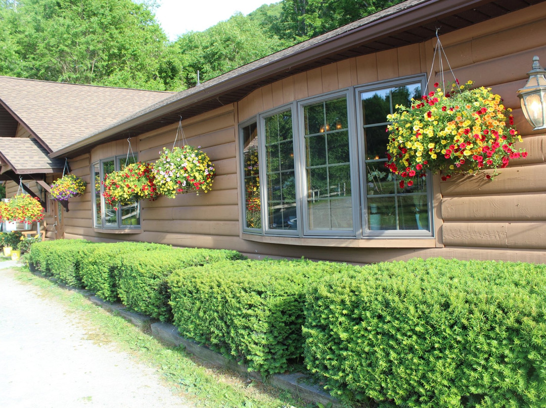 Riverside Cafe and Lodge