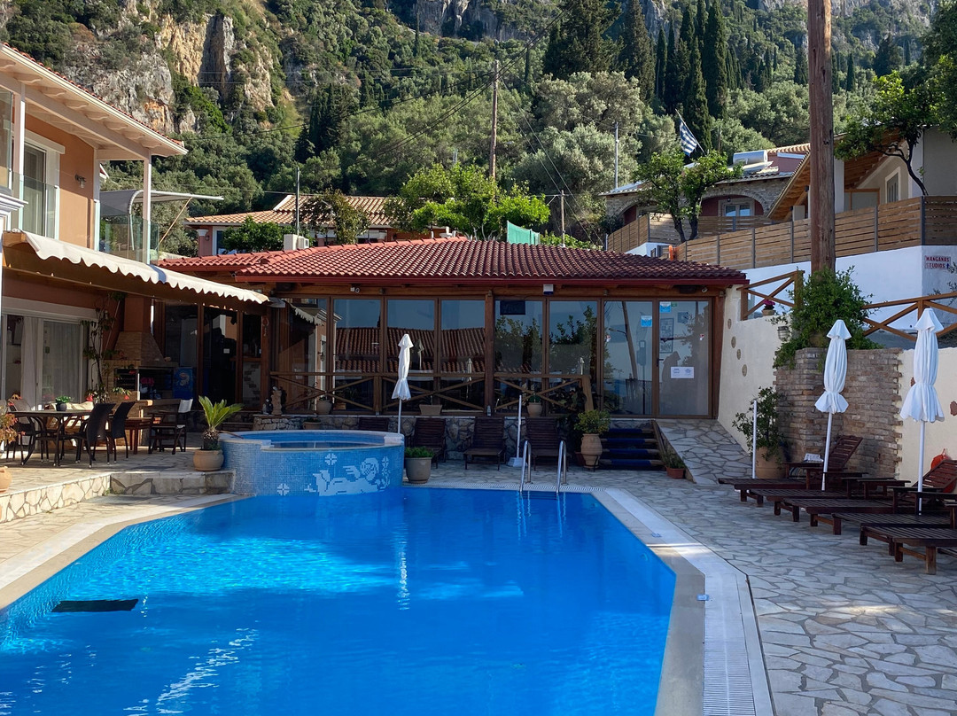 Angel's Pool Bar Apartments主图