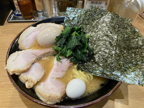 醤油豚骨ラーメン 八右衛門