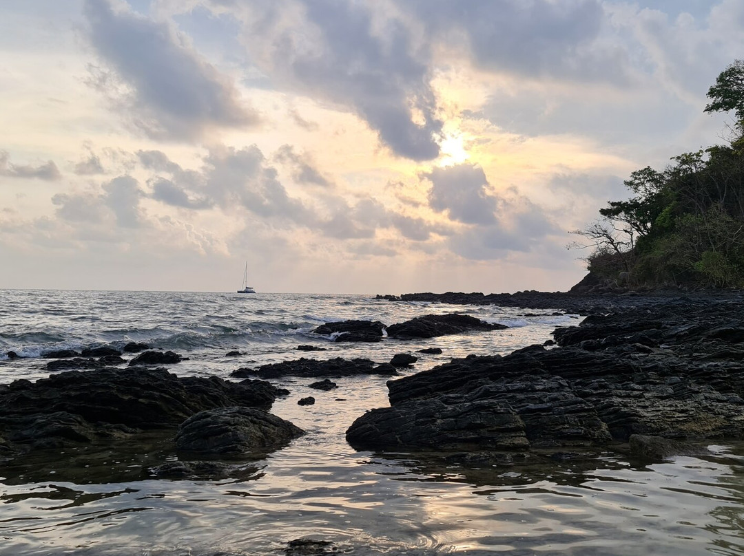 Farang Beach景点图片