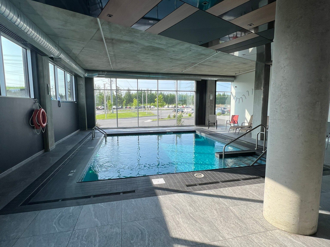 Grand Times Hotel Blainville主图