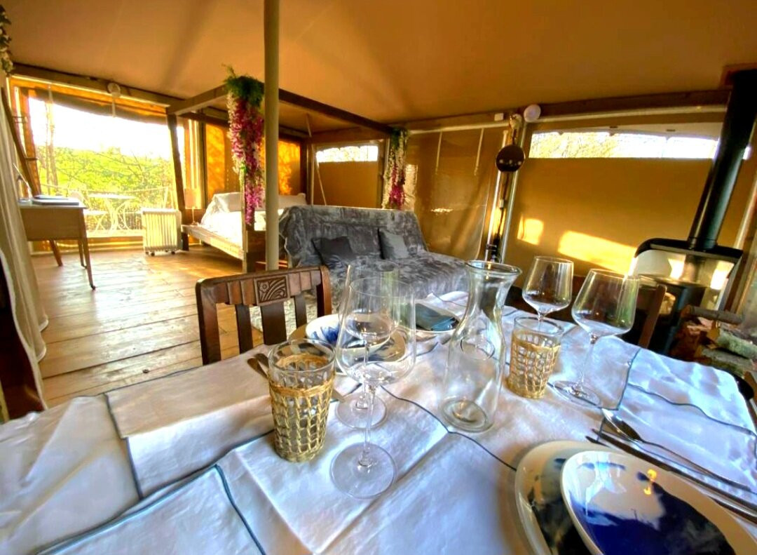 Beautiful Lakeside Safari Lodge